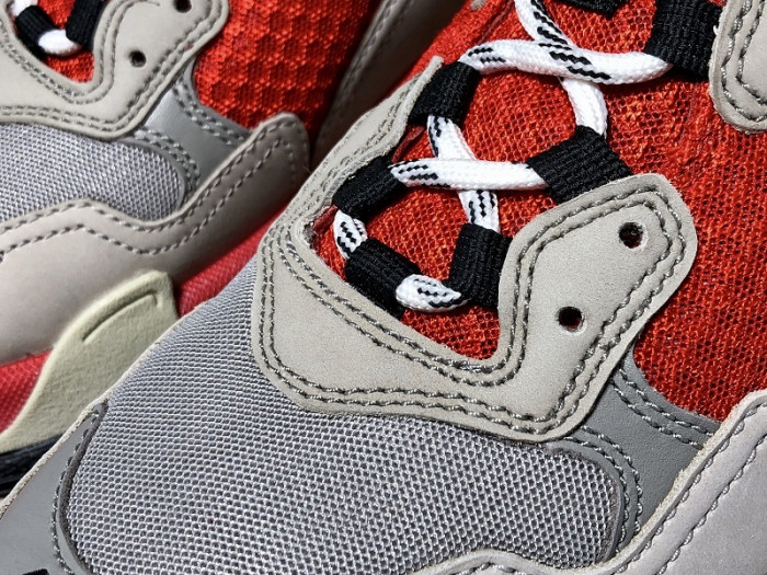 blcg triple s trainer  grey red 536737 w09oh 6151