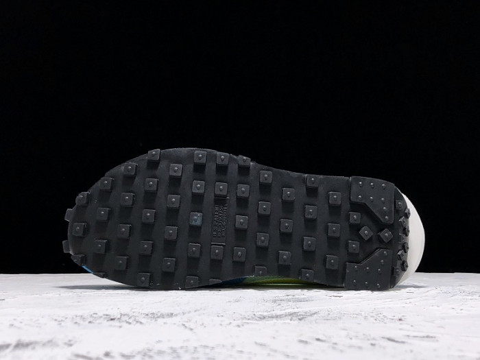 sacai x nike l0vtd waffle daybreak running  bv0073-600