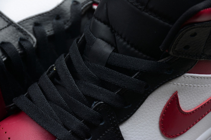 air jordan 1 mid bred toe  554724-066
