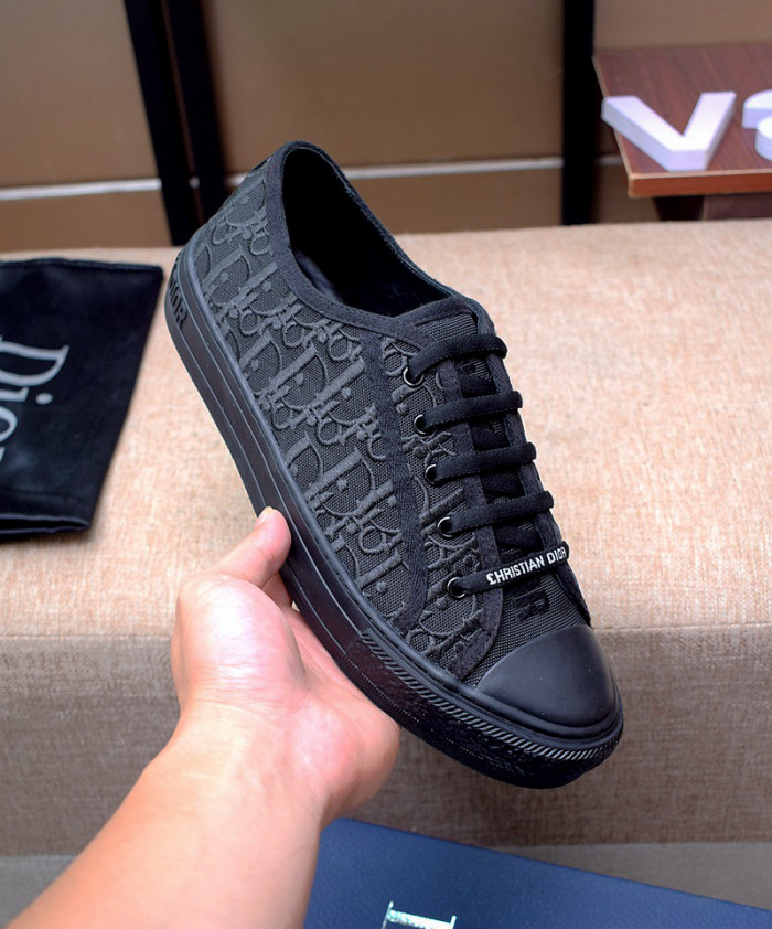 d10r b23 oblique low top sneaker