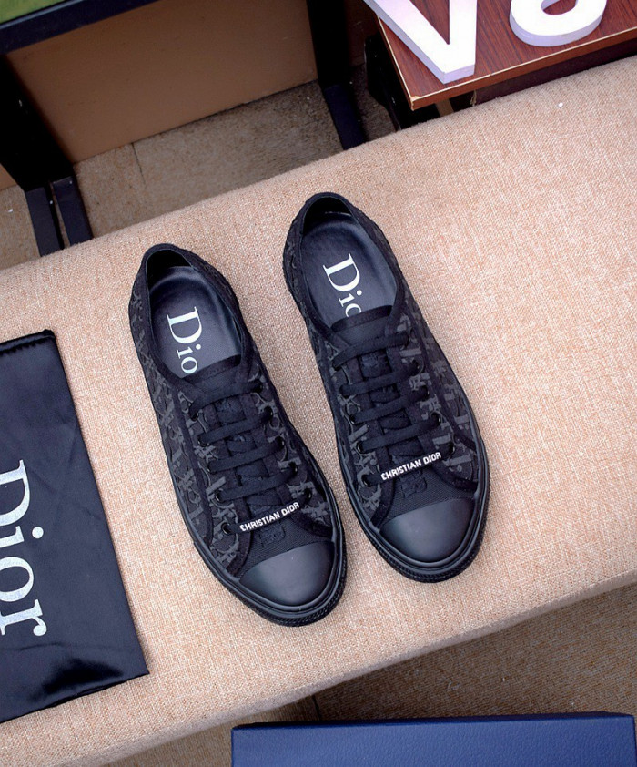 d10r b23 oblique low top sneaker