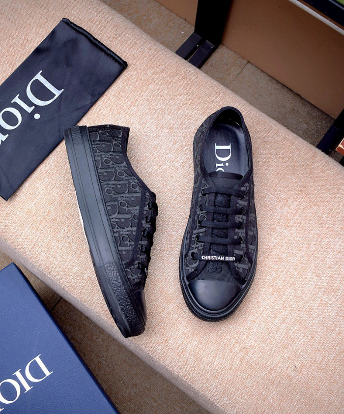 d10r b23 oblique low top sneaker