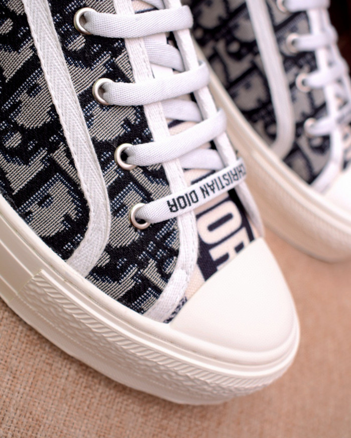 d10r b23 oblique low top sneaker