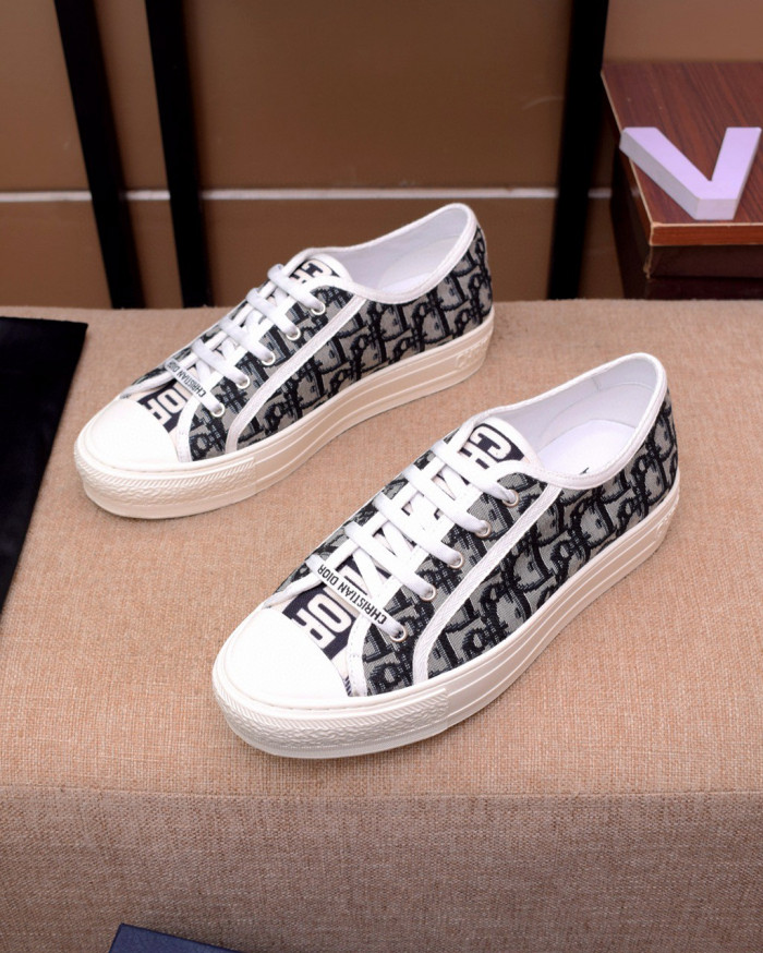 d10r b23 oblique low top sneaker