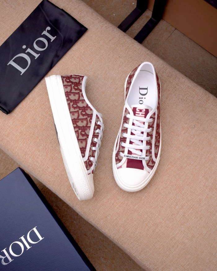 d10r b23 oblique low top sneaker