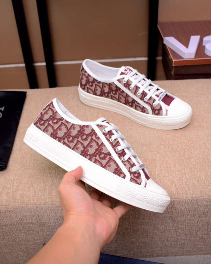 d10r b23 oblique low top sneaker