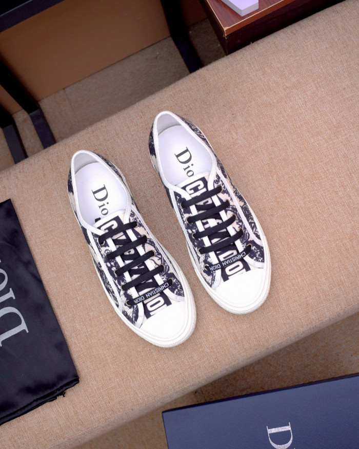 d10r b23 oblique low top sneaker