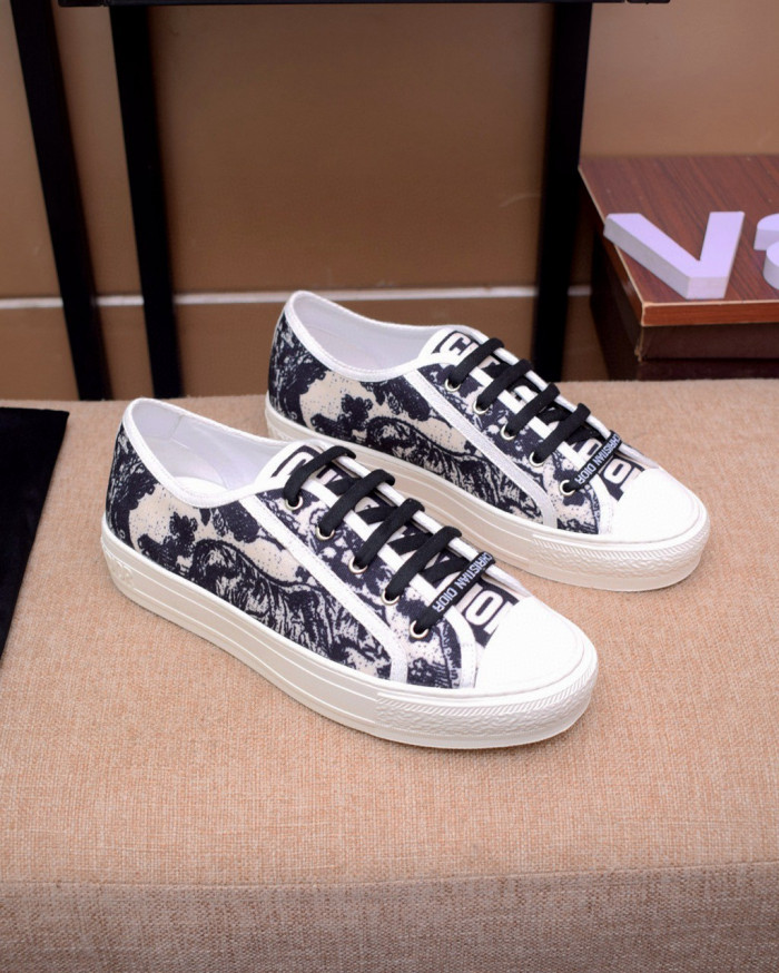 d10r b23 oblique low top sneaker