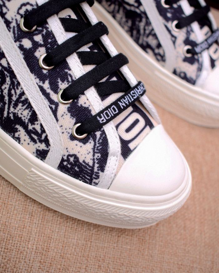 d10r b23 oblique low top sneaker