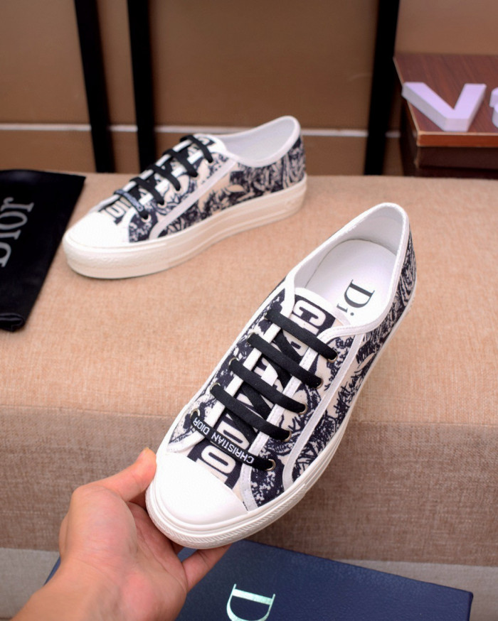 d10r b23 oblique low top sneaker