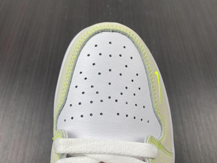 air jordan 1 low og white/ghost green-black dm7837-103