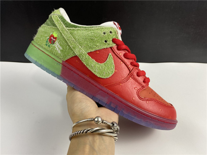 nike sb dunk low"strawberry cough" cw7093-601