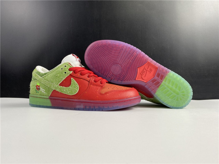 nike sb dunk low"strawberry cough" cw7093-601