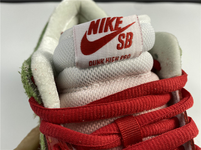 nike sb dunk low"strawberry cough" cw7093-601