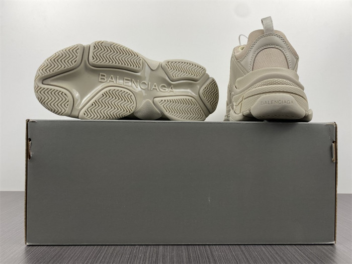 blcg sneaker triple.s.