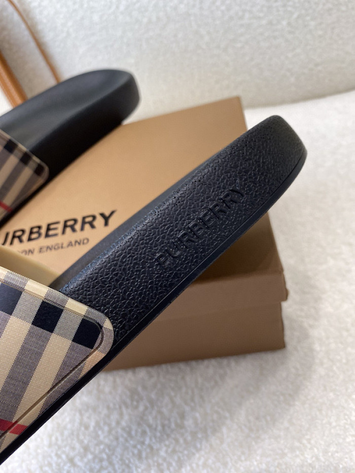 bur_berry slippers