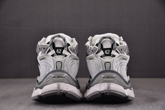 Ba*len*cia*ga -runner