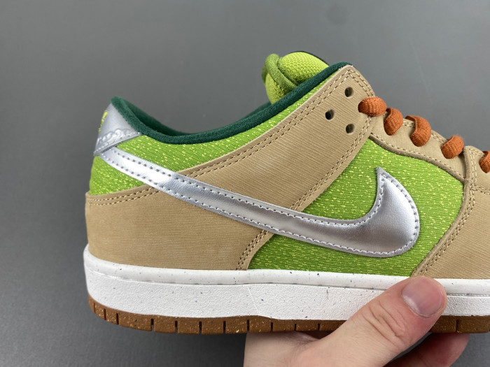 nike sb dunk low "escargot" fq7585-200