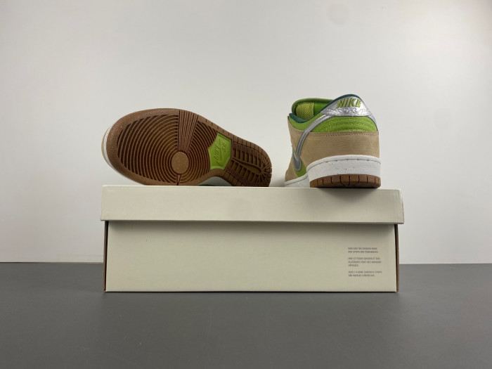 nike sb dunk low "escargot" fq7585-200