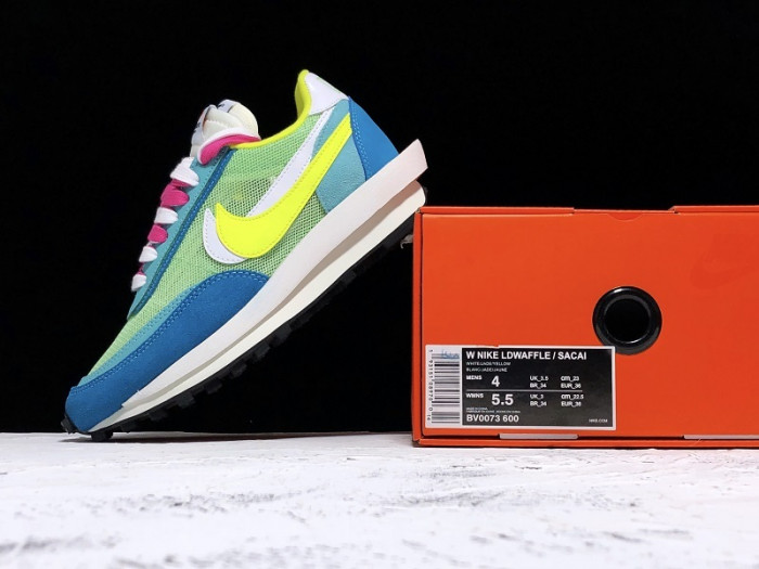 sacai x nike l0vtd waffle daybreak running  bv0073-600