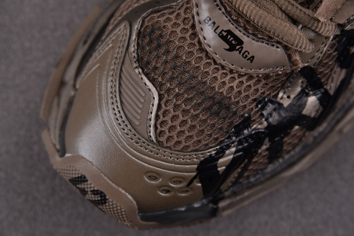 Ba*len*cia*ga -runner