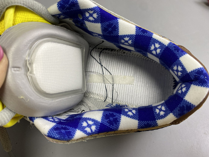 nike duck low pro white red yellow 318403-175