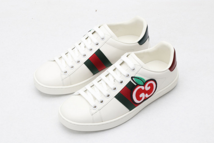 G*u*i ace embroidered low-top sneaker 611377d0pe09064