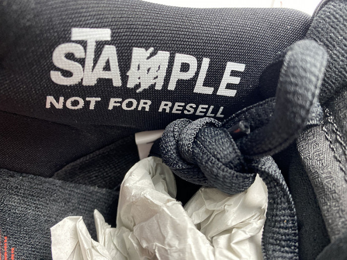 nike sb dunk low black pigeon 883232-008