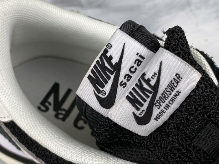 nike vaporwaffle sacai black white - cv1363-001