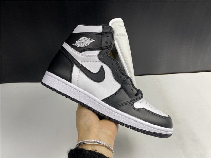 air jordan 1 retro black white (2014) 555088-010