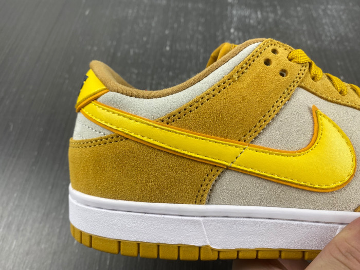 nike dunk low gold suede dv7411-200