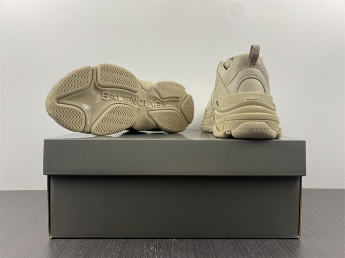 blcg sneaker triple.s.