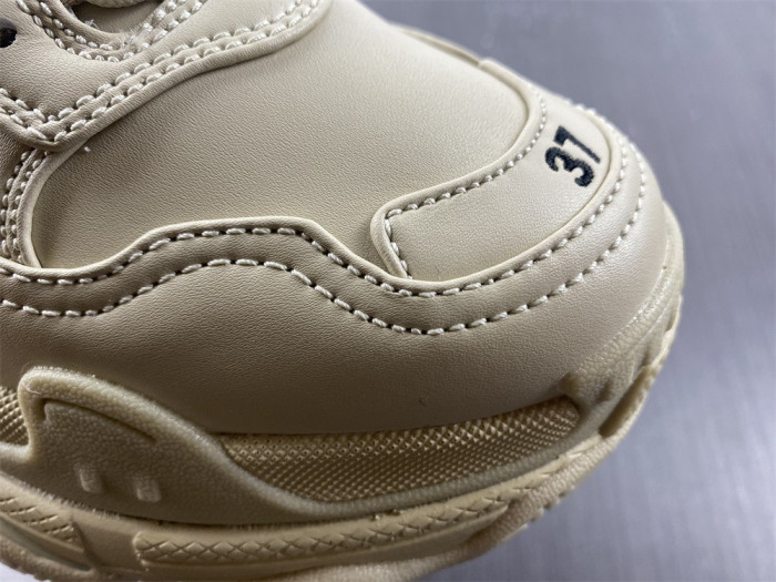 blcg sneaker triple.s.