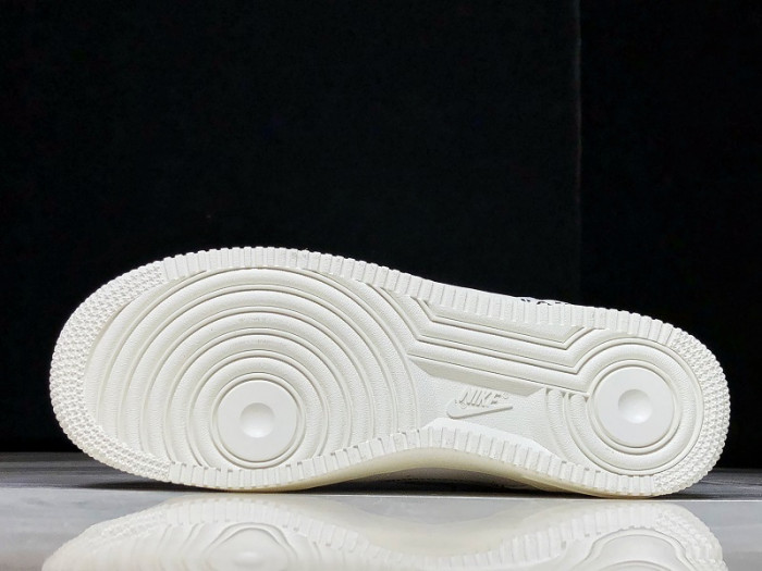 the ofw x nike air force 1 low complexcon ao4297-100