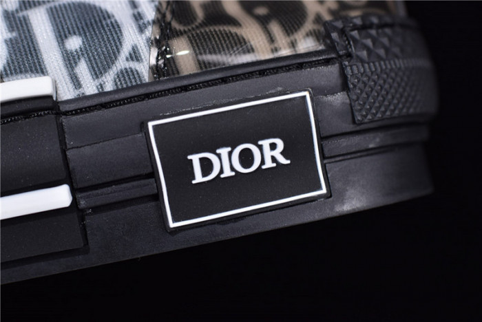 d10r b23 homme kaws high top sneaker