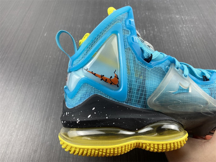 nike lebron 19 christmas - dc9338-400