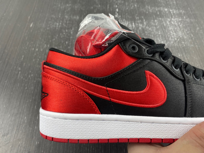 air jordan 1 low og wmns “satin bred " fd4810-061
