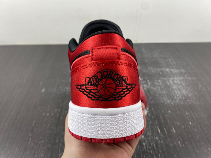 air jordan 1 low og wmns “satin bred " fd4810-061