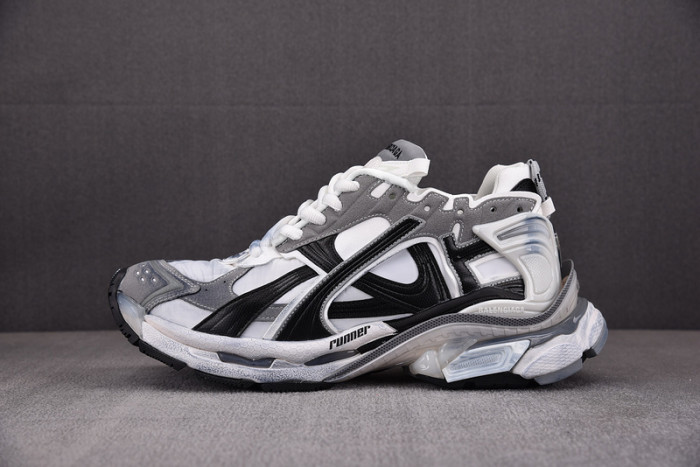 Ba*len*cia*ga -runner