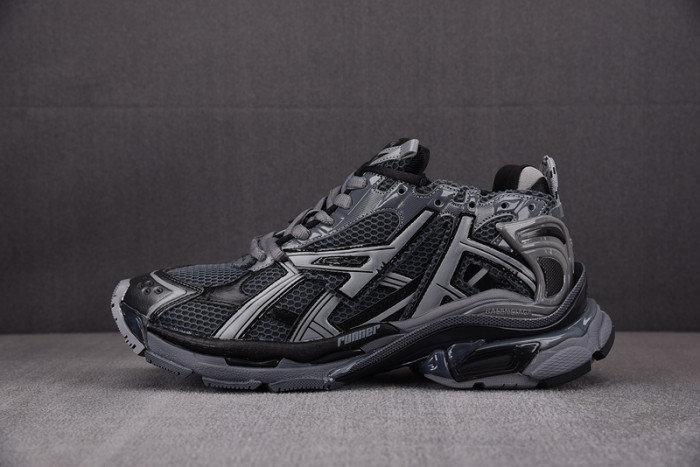 Ba*len*cia*ga -runner