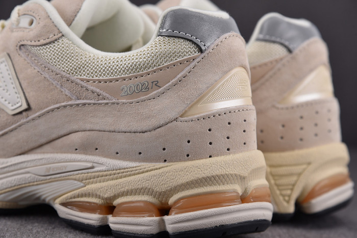 new balance 2002r‘calm taupe’ m2002rcc