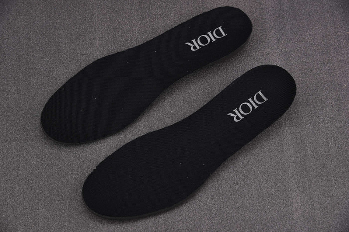 d10r b28  oblique high top sneaker