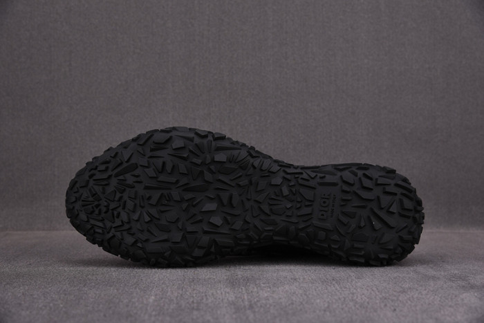 d10r b28  oblique low top sneaker