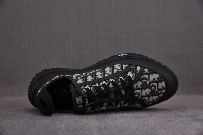 d10r b28  oblique low top sneaker