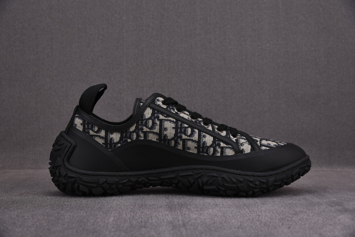 d10r b28  oblique low top sneaker