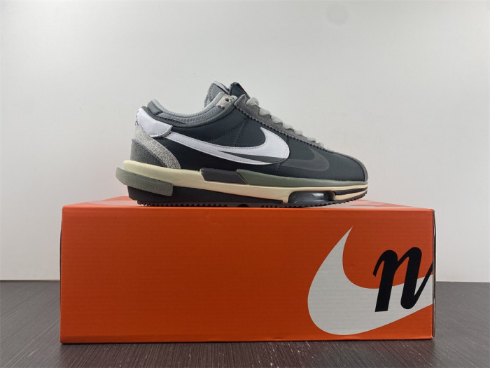 sacai x nike zoom cortez 4.0 dark grey white green dq0581-001