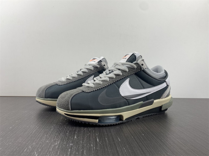 sacai x nike zoom cortez 4.0 dark grey white green dq0581-001