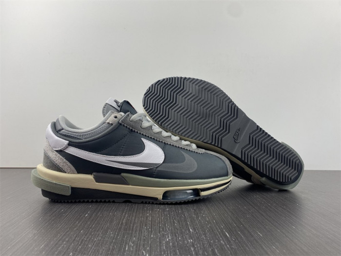 sacai x nike zoom cortez 4.0 dark grey white green dq0581-001