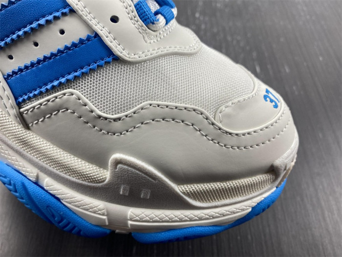 Ba*len*cia*ga triple s