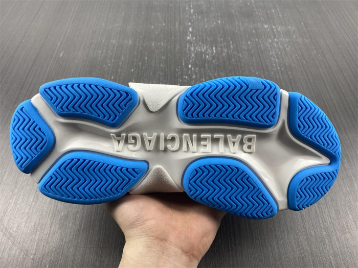 Ba*len*cia*ga triple s